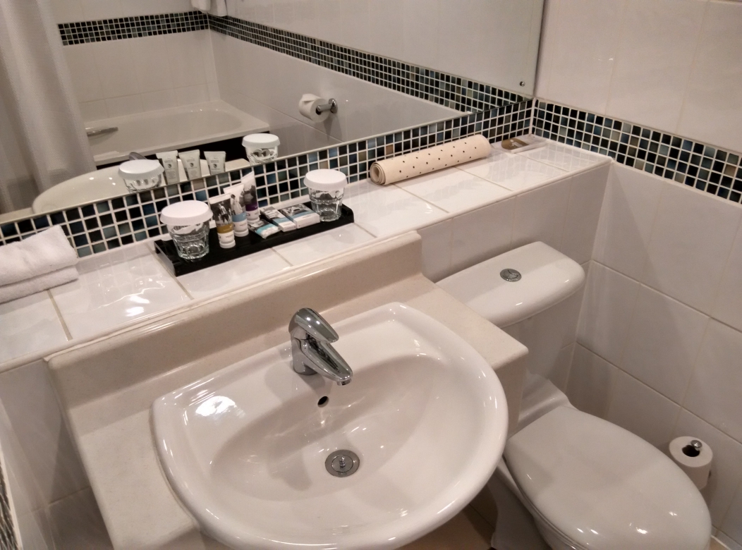 mercuremanchesterpiccadillybathroom Verylvke