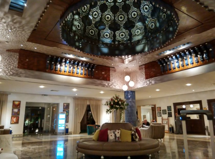 This image has an empty alt attribute; its file name is le-meridien-marrakech-lobby.jpg