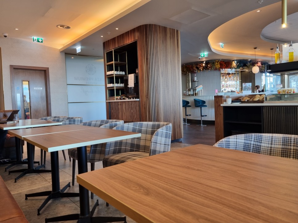 plazapremiumedinburghdiningtables Verylvke