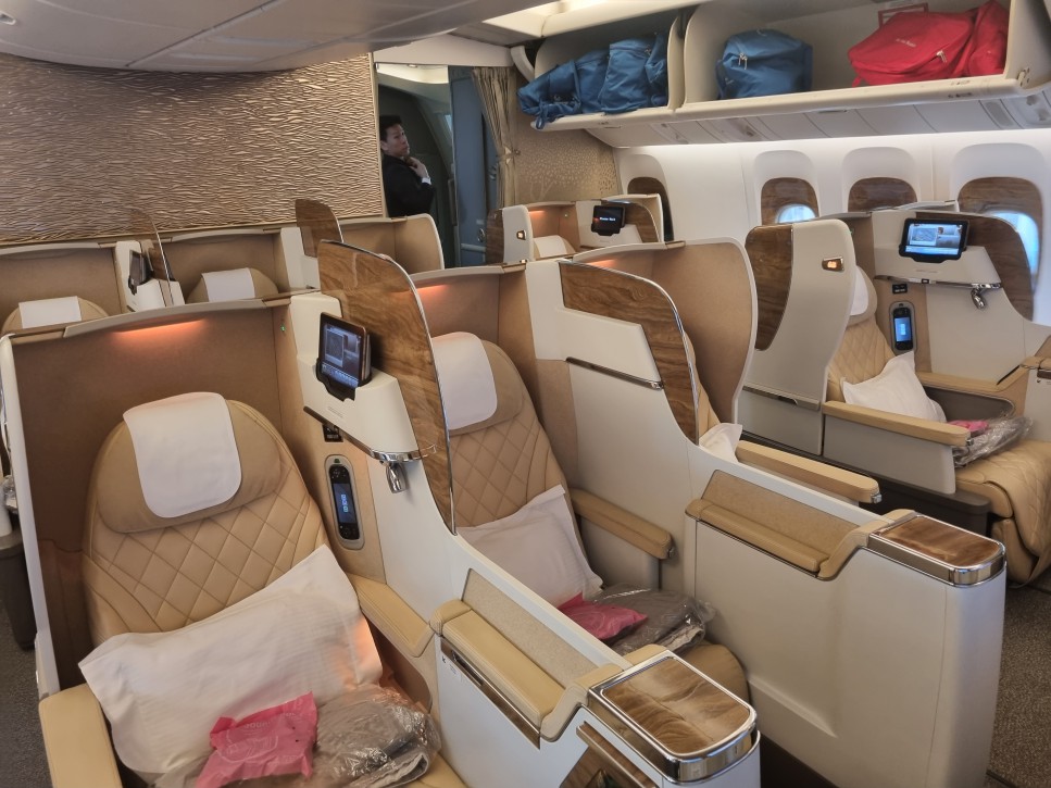 My review of Emirates First Class Suite, B777 Verylvke