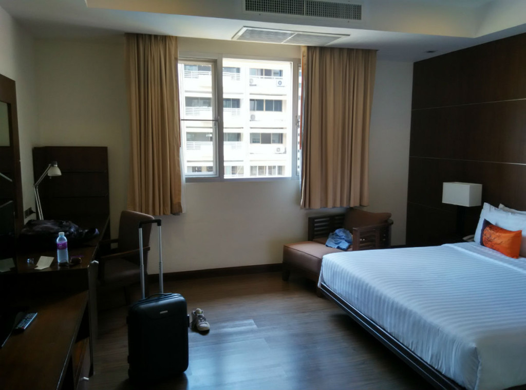 mercure-bangkok-bedroom