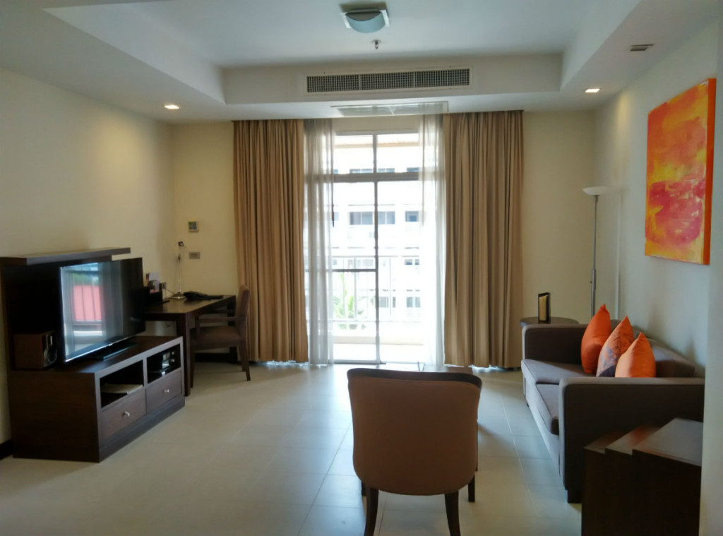 mercure-bangkok-living-room