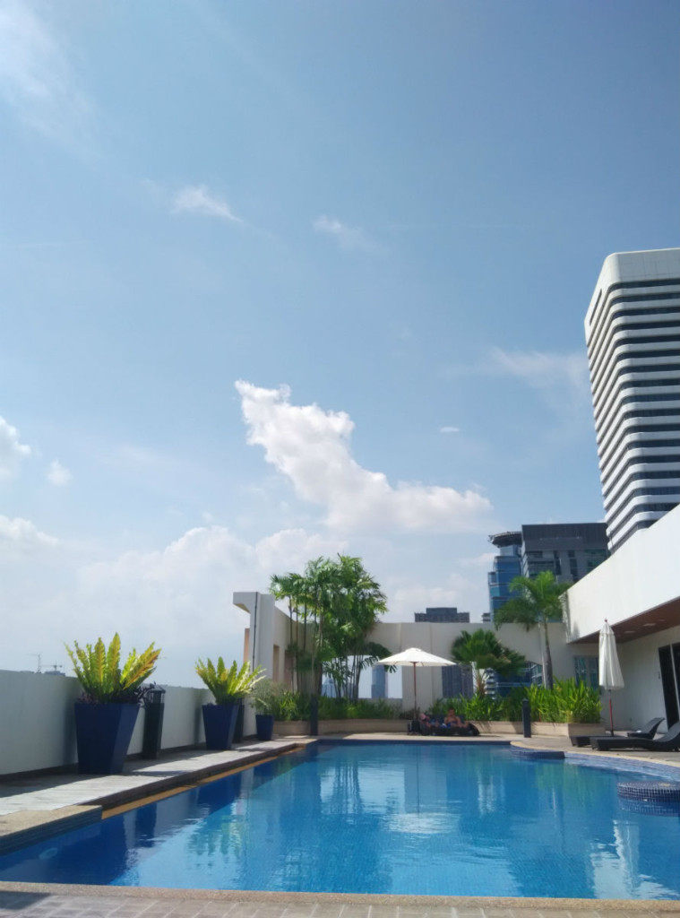 mercure-bangkok-swimming-pool