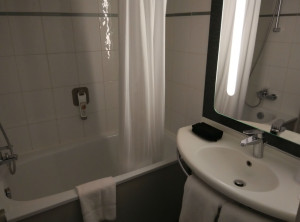 ibis-london-euston-bathroom