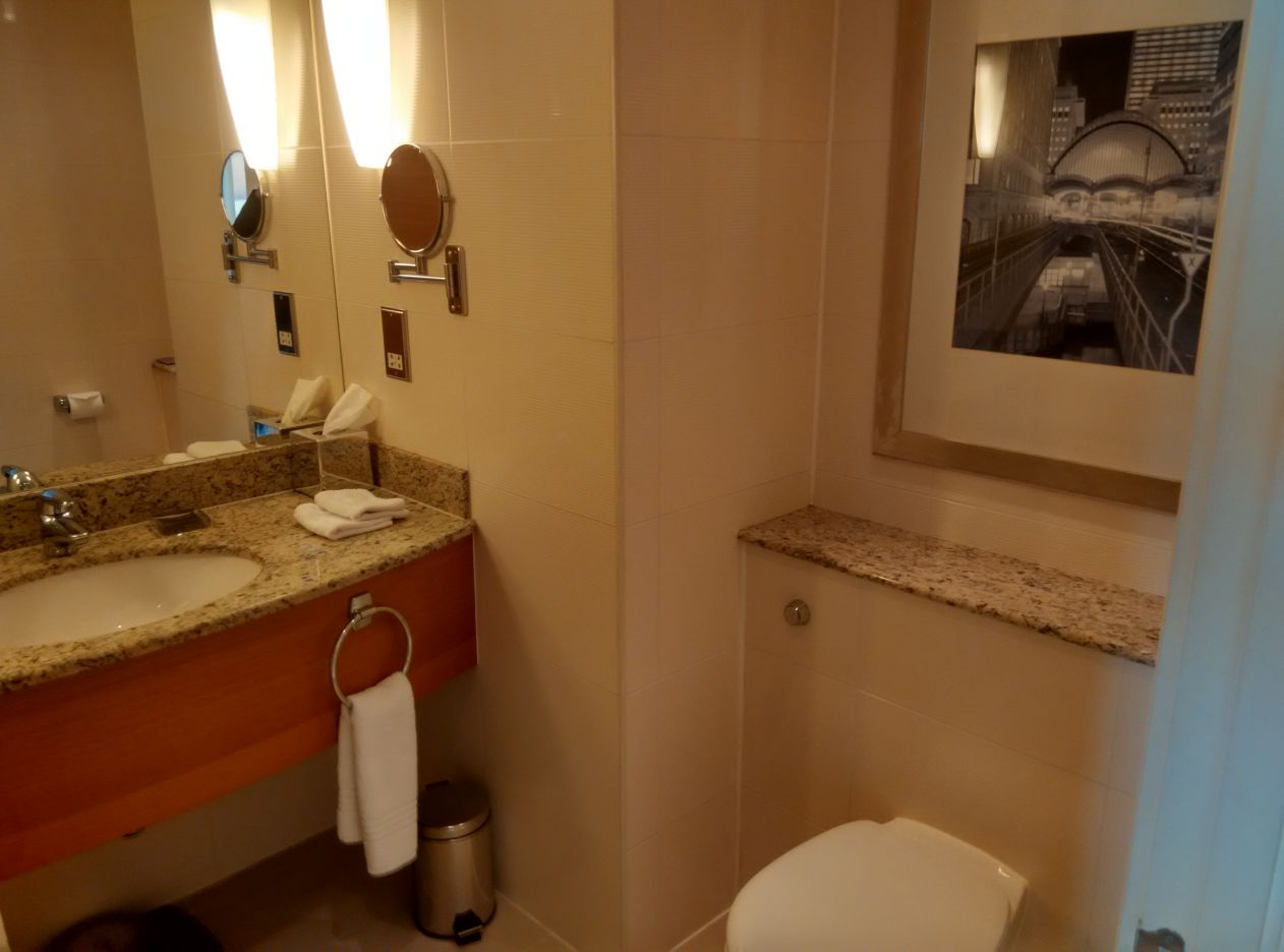 marriott-london-west-india-quay-bathroom-1