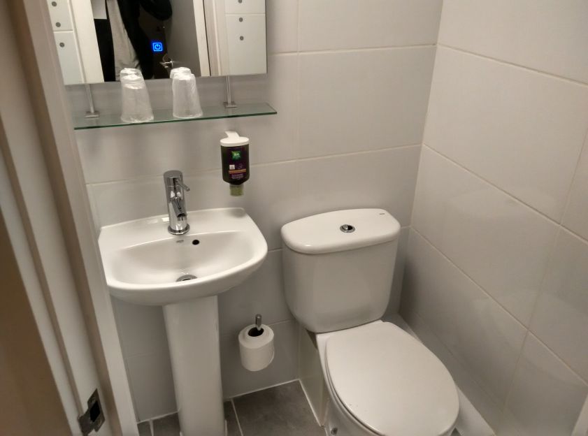 ibis-styles-london-kensington-bathroom